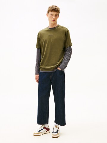 Tricou de la Tommy Jeans pe verde