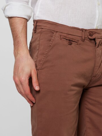 Regular Pantalon chino Casual Friday en marron