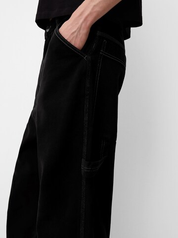 BershkaLoosefit Traperice - crna boja