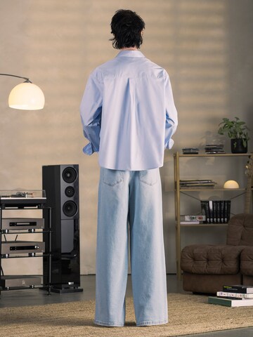 ENRAGE - Ajuste confortable Camisa 'LETTER' en azul
