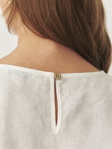 TATUUM - Blusa en blanco