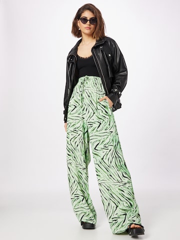 Loosefit Pantalon 'BORANGE' Essentiel Antwerp en vert