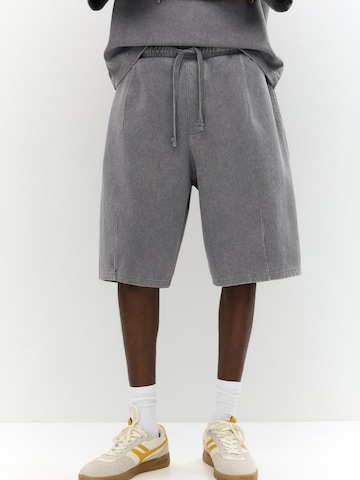 Pull&Bear Baggy Trousers in Grey: front