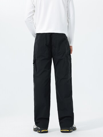 Youthup Regular Cargo Pants in Black