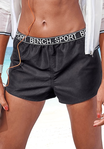 BENCH Badeshorts in Schwarz: predná strana