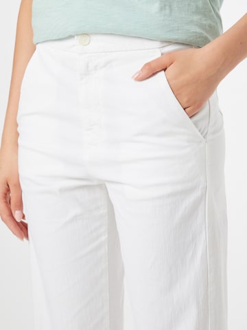 Brava Fabrics regular Παντελόνι τσίνο σε λευκό