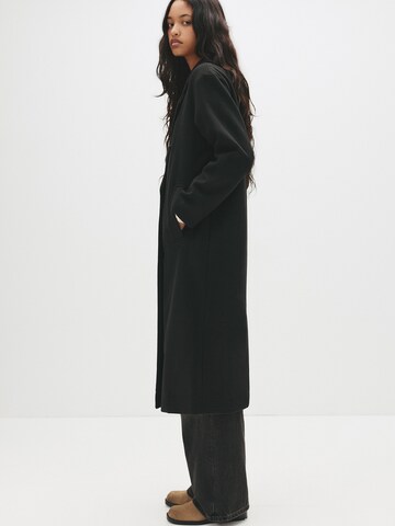 Pull&Bear Přechodný kabát – černá