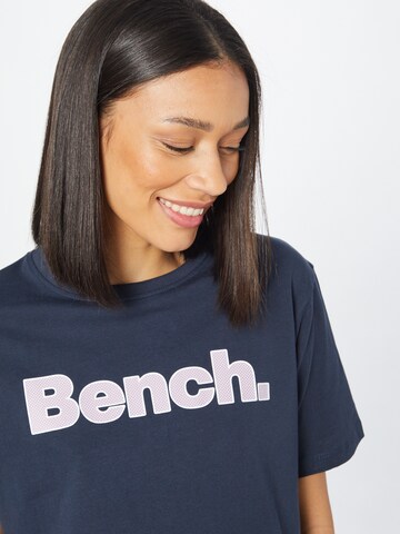 BENCH Тениска 'KAY' в синьо