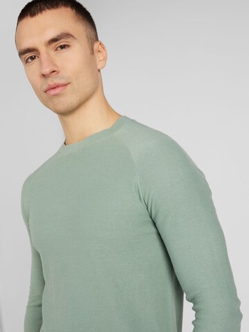 QS - Pullover em verde