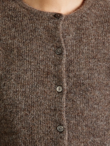 Cardigan & Other Stories en marron