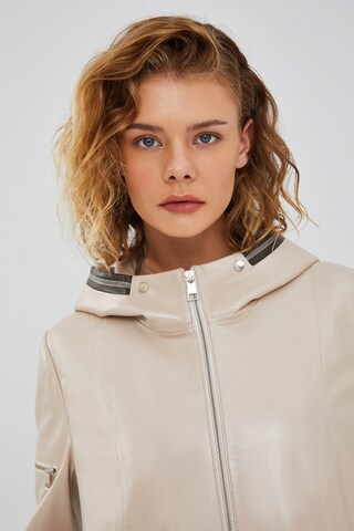 Derimod Tussenjas in Beige