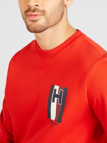 TOMMY HILFIGER Sweatshirt i röd