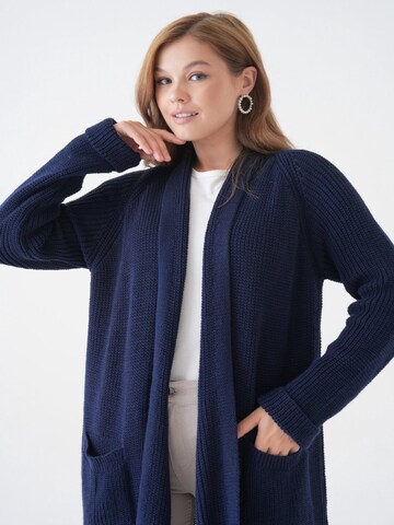 WOMAN VISION Strickjacke in Blau: Vorderseite
