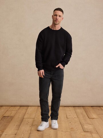 DAN FOX APPAREL Pullover 'Carlo' in Schwarz