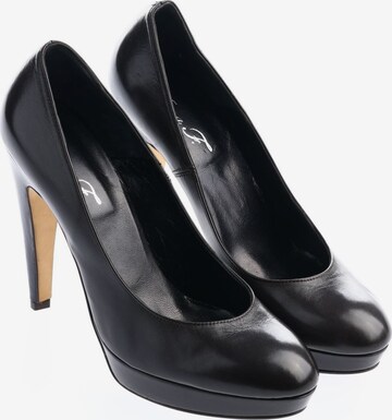 Anna F. Pumps in 40 in Black: front