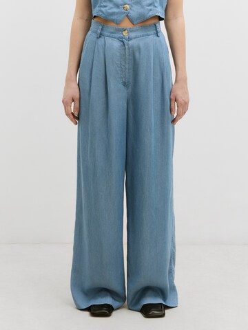 EDITED Wide leg Broek 'Jocelyne' in Blauw: voorkant