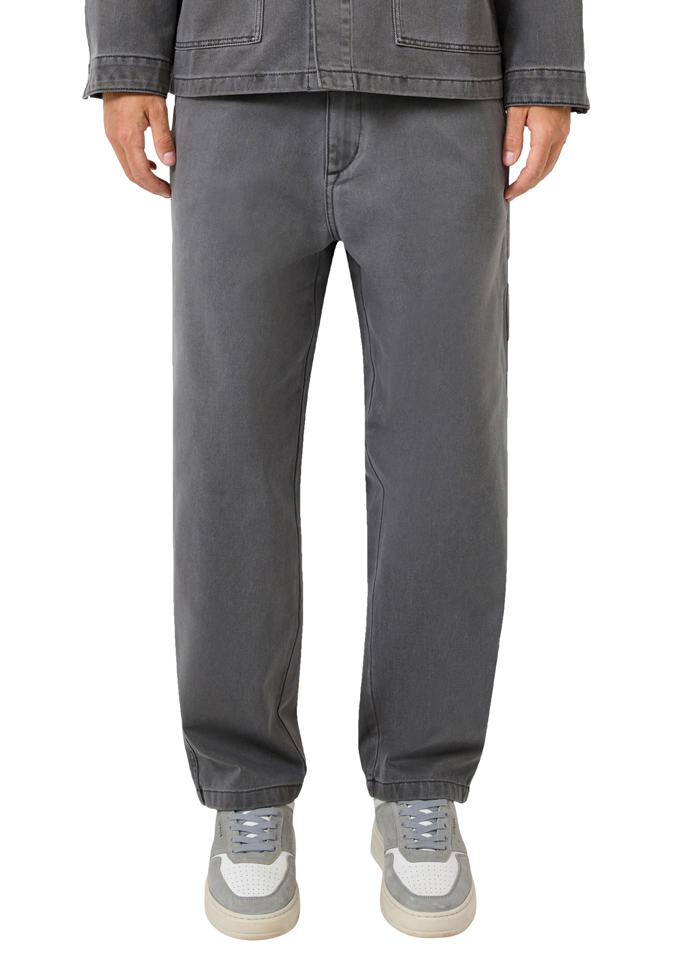 QS Loosefit Jeans in Grijs: voorkant