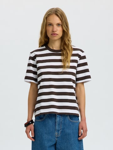 SELECTED T-shirt 'SLFESSENTIAL' i brun: framsida