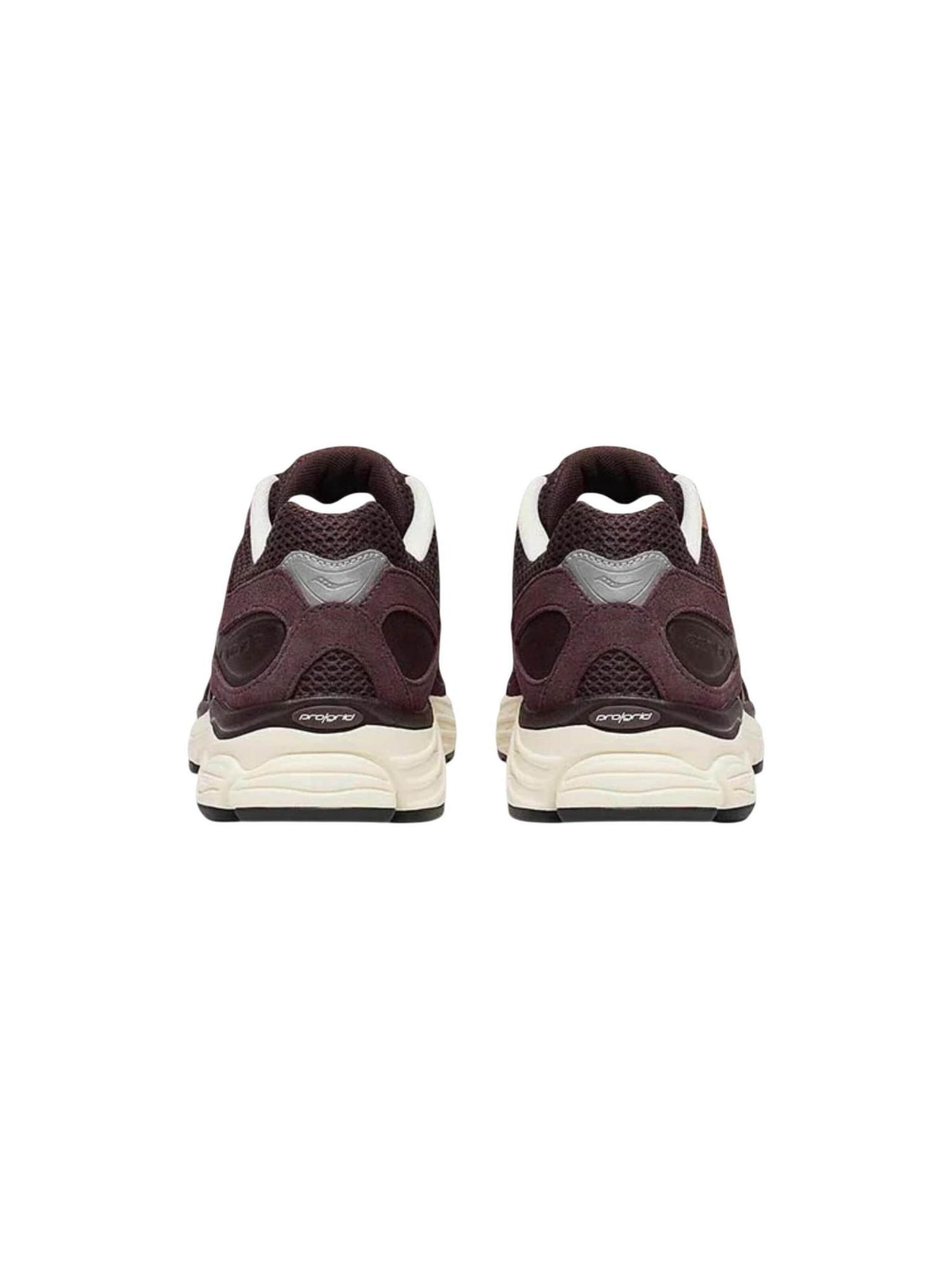 saucony Sneakers in Brown