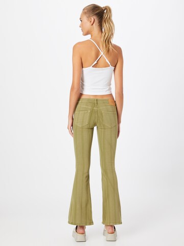 BDG Urban Outfitters Flared Jeans in Grün