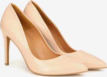 Kazar Pumps in Beige