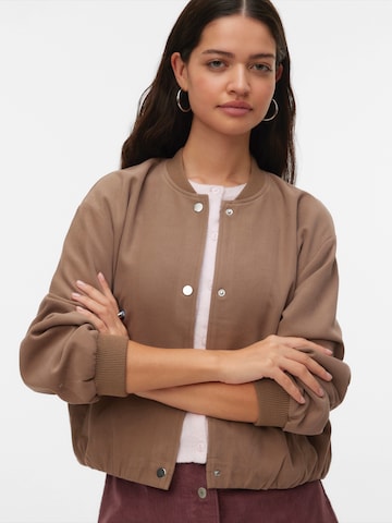 Veste mi-saison 'VMMaple' VERO MODA en marron : devant