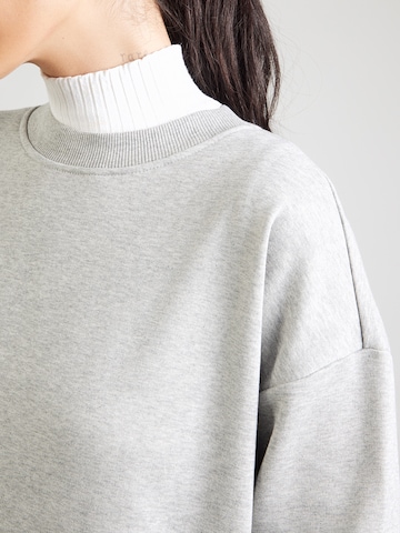 ABOUT YOU Šaty 'Christin' – šedá