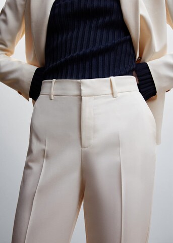 Regular Pantalon à plis 'boreal' MANGO en beige
