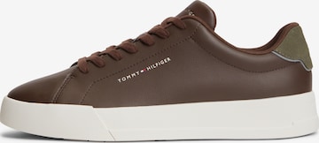 TOMMY HILFIGER Nizke superge 'COURT ESS' | rjava barva: sprednja stran