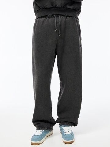 Loosefit Pantalon Pull&Bear en gris : devant