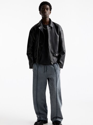 Pull&Bear Wide leg Trousers in Grey: front