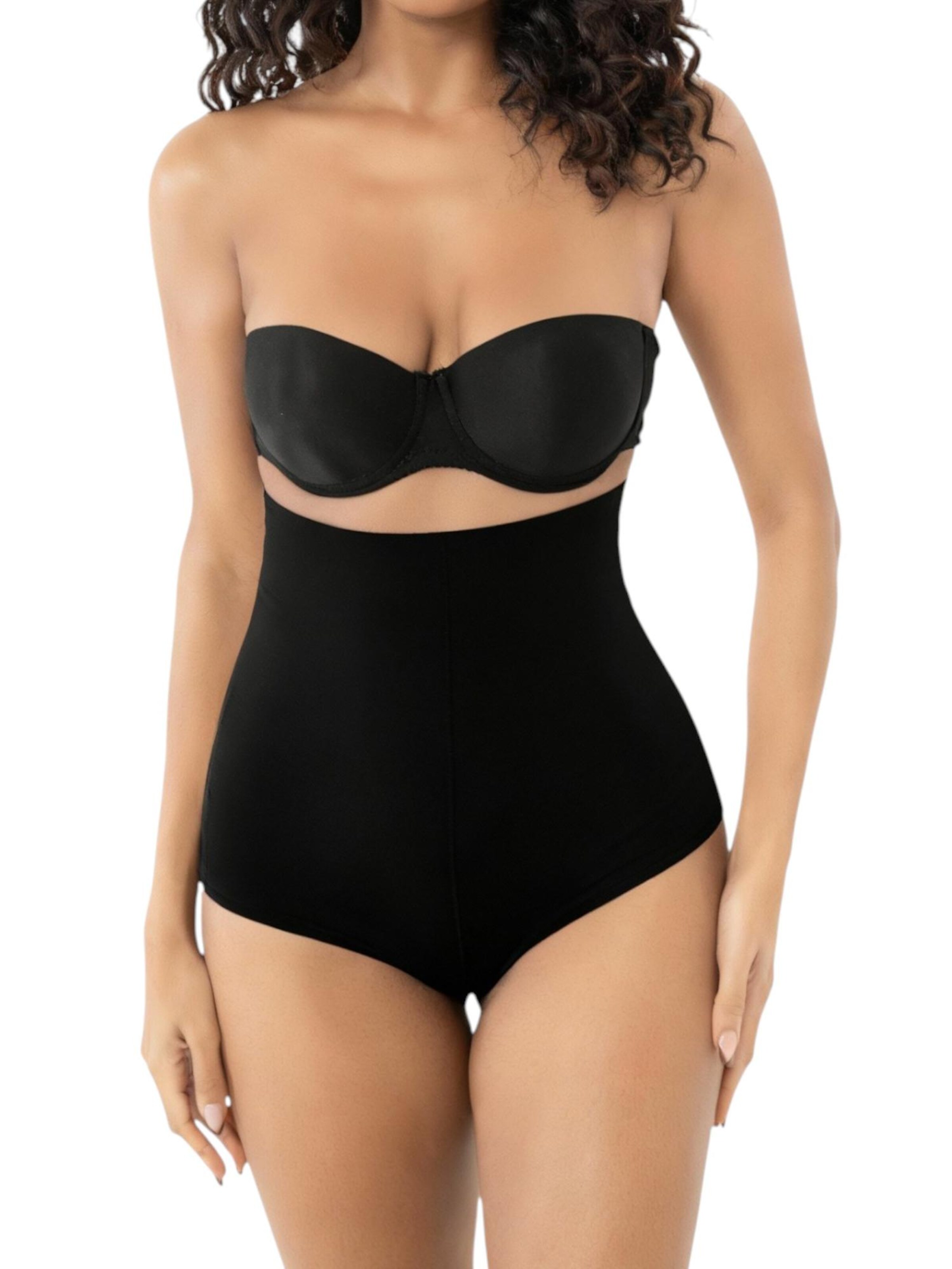 Slip scultant 'LaserInvisible' fashionshowcase en noir