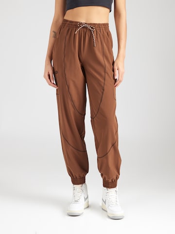 Jordan Tapered Cargobroek in Bruin: voorkant