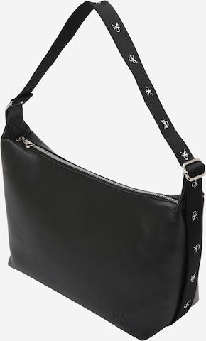 Calvin Klein Jeans Shoulder Bag in Black: front