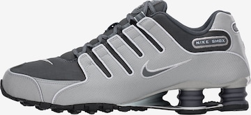 Nike Sportswear - Zapatillas deportivas bajas 'Shox NZ' en gris: frente