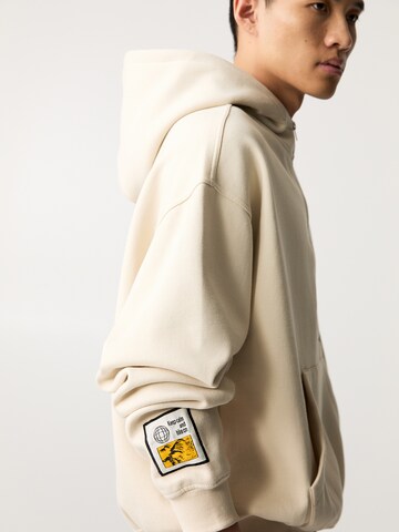 Pull&Bear Sweatshirt in Beige