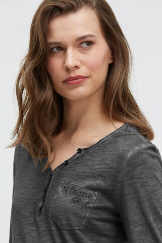 Soccx Serafino-Shirt mit Rücken-Print in Schwarz