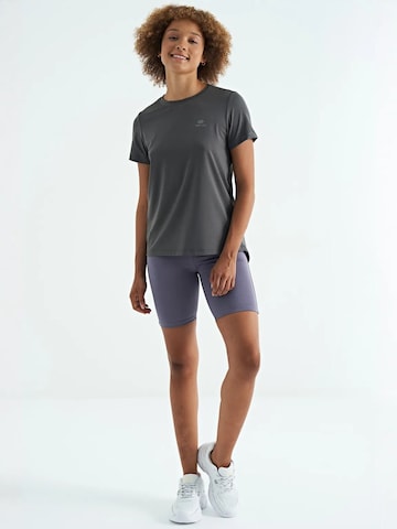 Maglietta di Tommy Life in grigio: frontale