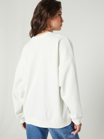 SHYX Sweatshirt 'Kaori' in Weiß