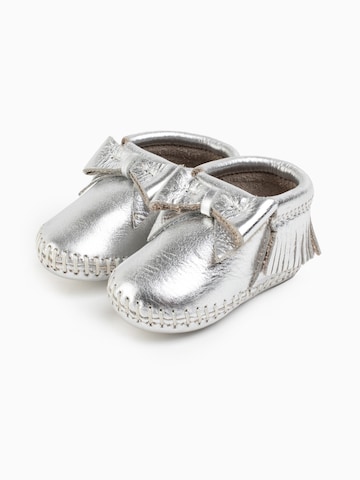 Chaussure basse 'Rosie' Minnetonka en argent