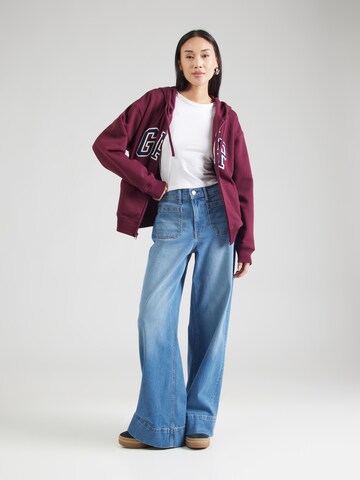 GAP - Casaco em moletão 'HERITAGE' em vermelho