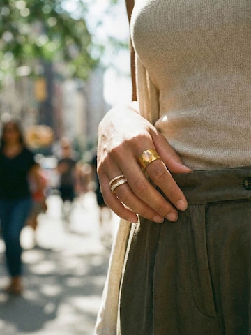 Nemomatheo Ring 'Opulenz – Großer Steinring' in Gold