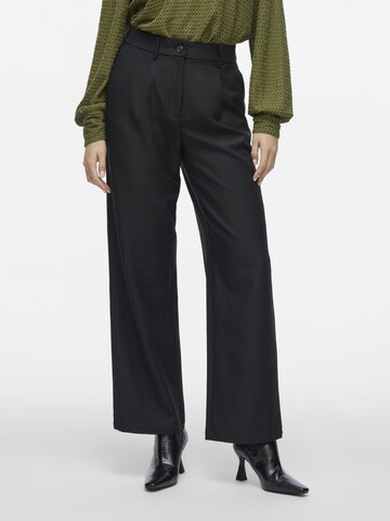 VILA Wide leg Pleat-front trousers in Black: front