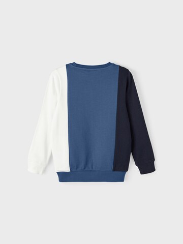 NAME IT - Sweatshirt 'Treni' em azul
