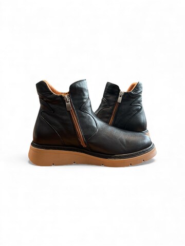 Begoria Boots in Black