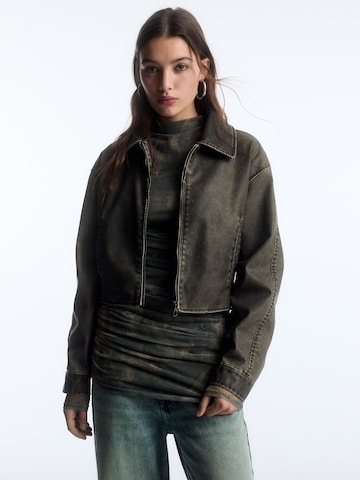 Pull&Bear Jacke in Schwarz: predná strana