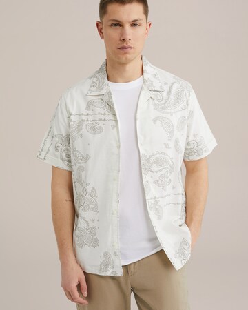 WE Fashion Regular fit Button Up Shirt in White: front