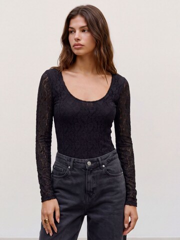 VERO MODA Topp 'VMFlora', värv must: eest vaates