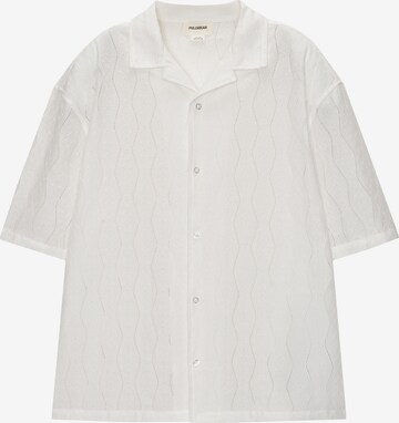 Pull&Bear Comfort Fit Skjorte i hvit: forside
