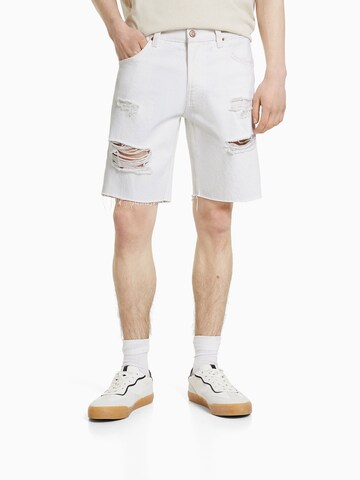 Bershka Slimfit Shorts in Weiß: predná strana